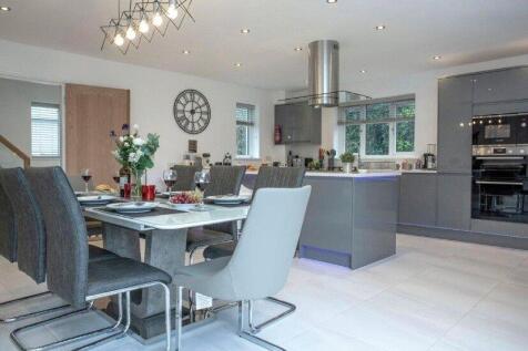 Dining/ Kitchen