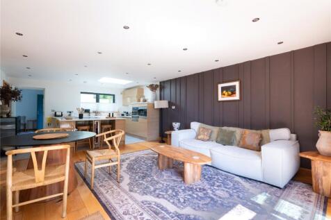 Cedar Lounge