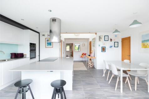 Kitchen / Dining
