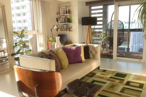 Reception Room/Dining Area