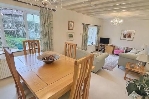 OAKINGTON BUNGALOW