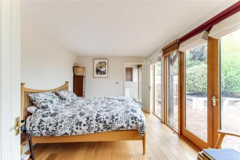 Courtyard Bedroom 1