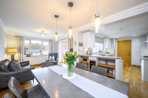 Kitchen/Dining Area