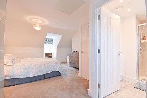 Principal bedroom with en suite