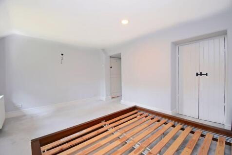 Principal bedroom with walk-in wardrobe