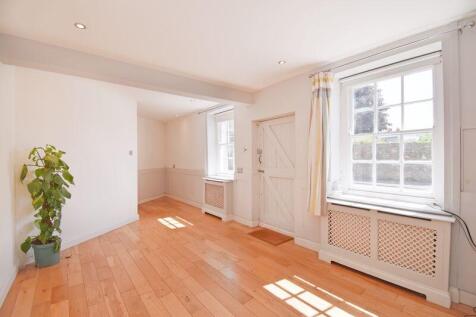 Sitting/dining room 