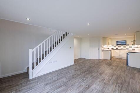 Open plan living/kitchen/dining room