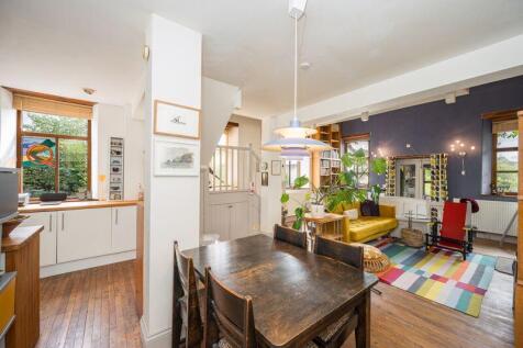 Open Plan Sitting Room / Dining Room