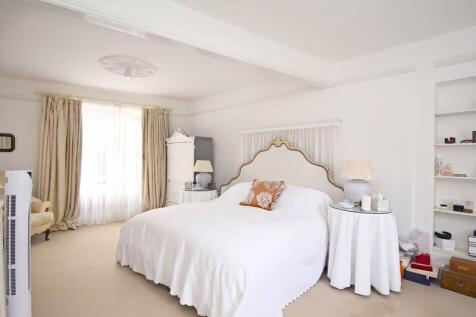 Principal bedroom 