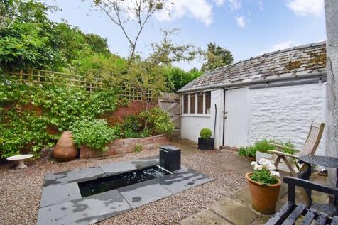 Courtyard garden and outbuilding