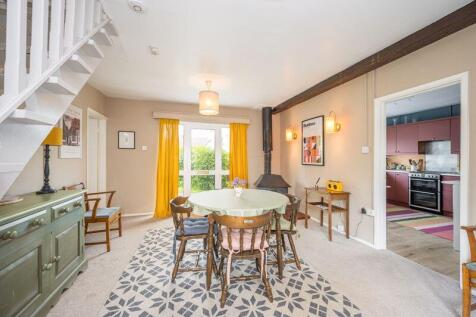 Sitting Room / Dining Room