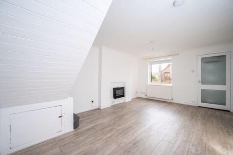 Sitting/dining room