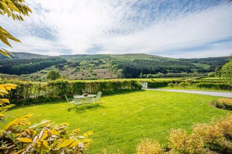 Front Garden and Views