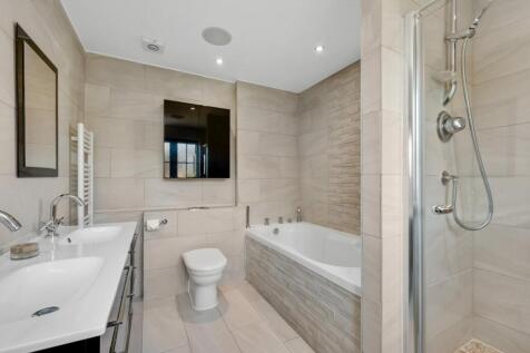 Main En Suite