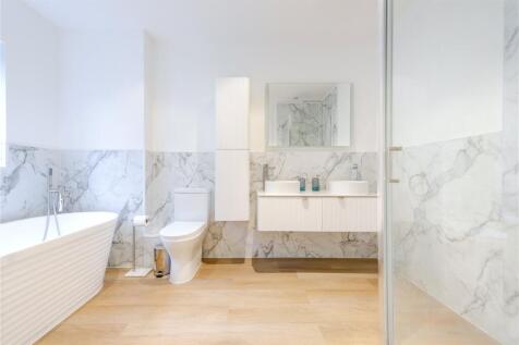 Main En Suite