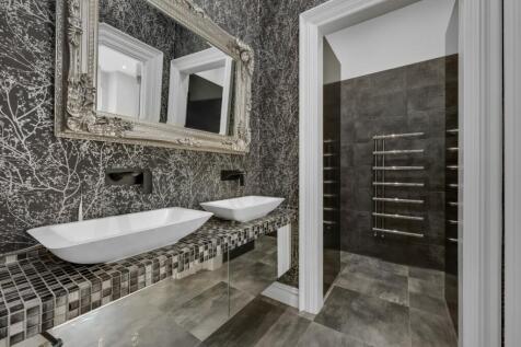 Main En Suite