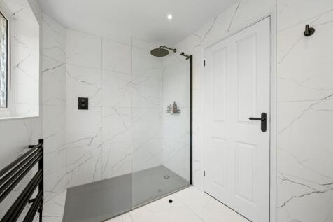 Main En Suite