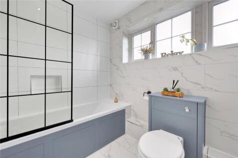 Main Bathroom 2