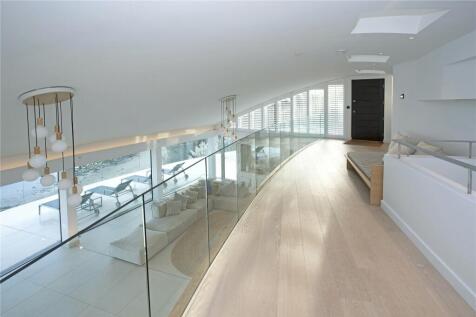 Mezzanine Hallway