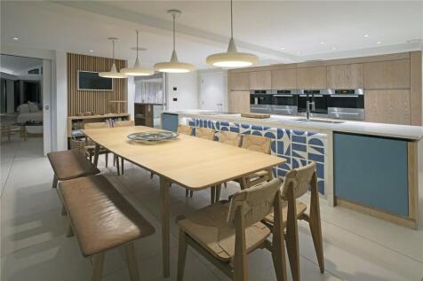 Kitchen/Dining Area