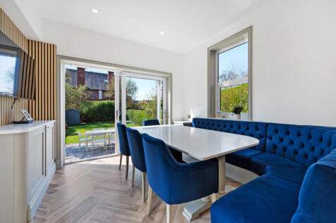 Kitchen/Dining Area
