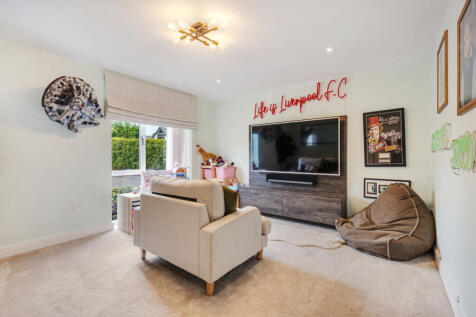 Living/Cinema Room