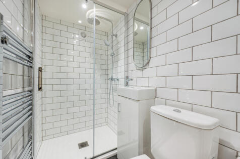 Lower Floor En-Suite
