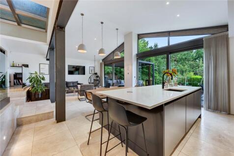 Kitchen/ Dining Room