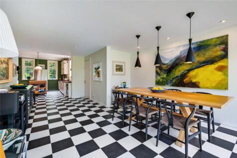 Kitchen/Dining Area