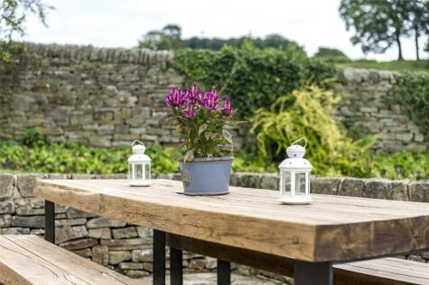 Alfresco Dining