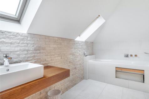 En Suite 2nd Floor
