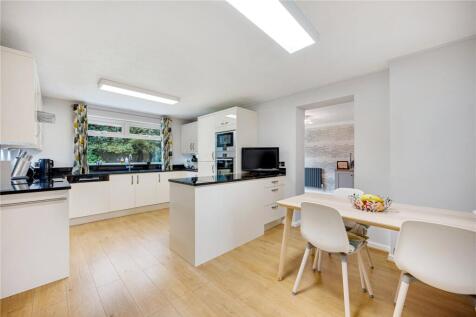 Kitchen/Dining Area