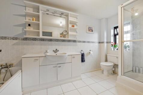 Main En Suite