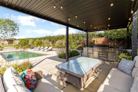 Outdoor Kitchen
