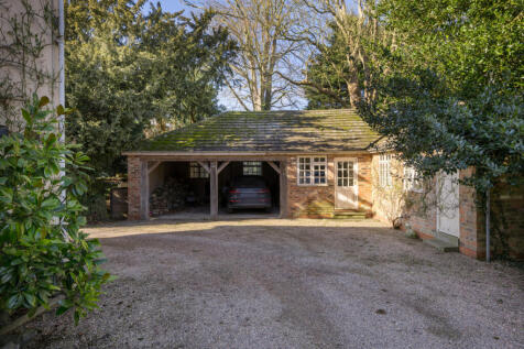 Carport/Cottage