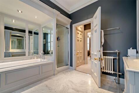 Principal Bathroom