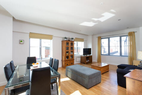 Sitting/Dining Room
