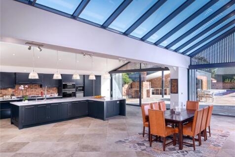 Kitchen / Dining