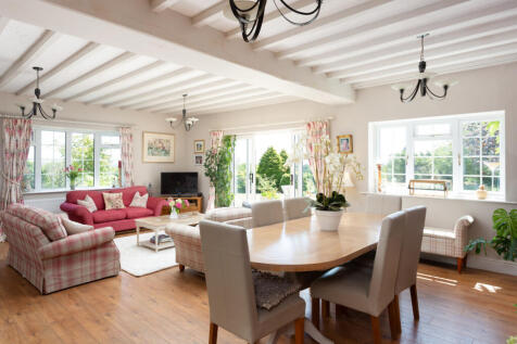 Sitting/Dining Room