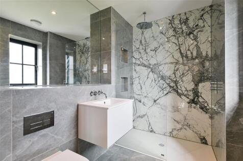 Downstairs En-Suite