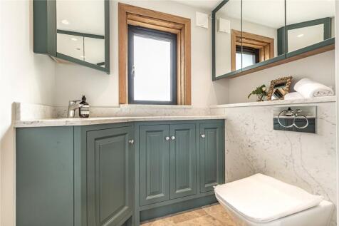 Cloakroom/Wc