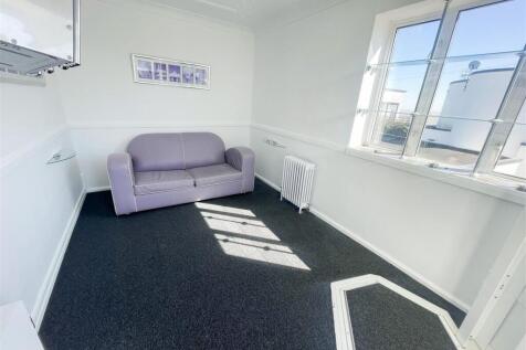 Sitting Room/ Bedroom