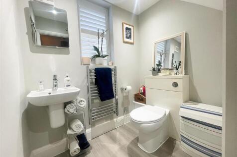 GROUND FLOOR CLOAKROOM