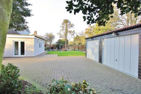 Double Garage &amp; Workshop