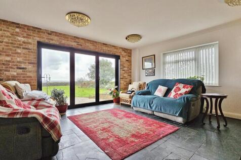 Lounge/Sitting Room