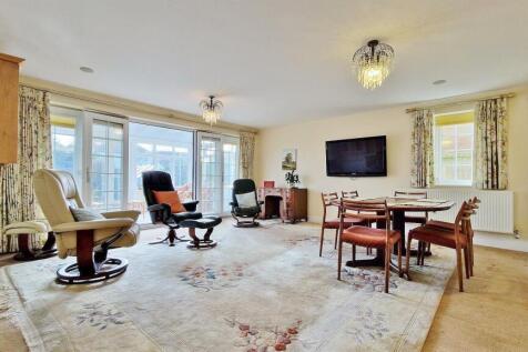 Dining/Sitting Room