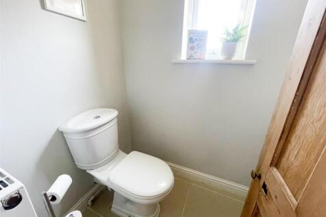 GROUND FLOOR CLOAKROOM