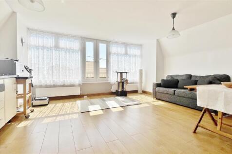 Lounge/Bedroom Three