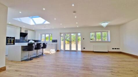 Lounge/Dining/Kitchen