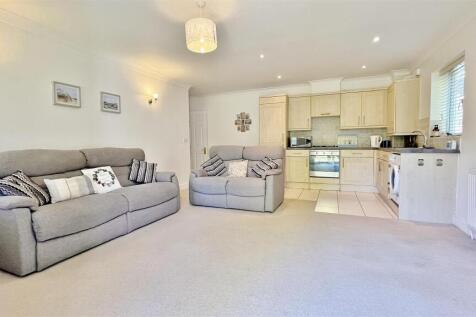Lounge/Kitchen